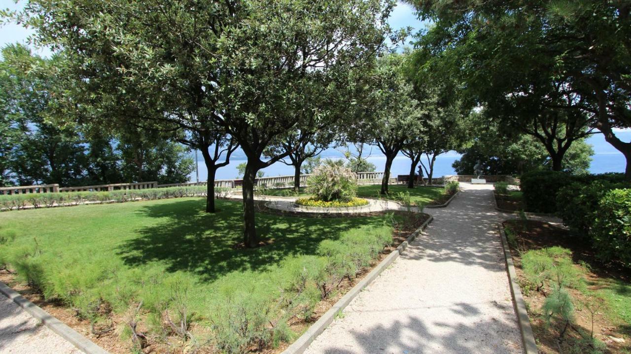 Apartment Palazzo Sare Vrbnik  Ngoại thất bức ảnh